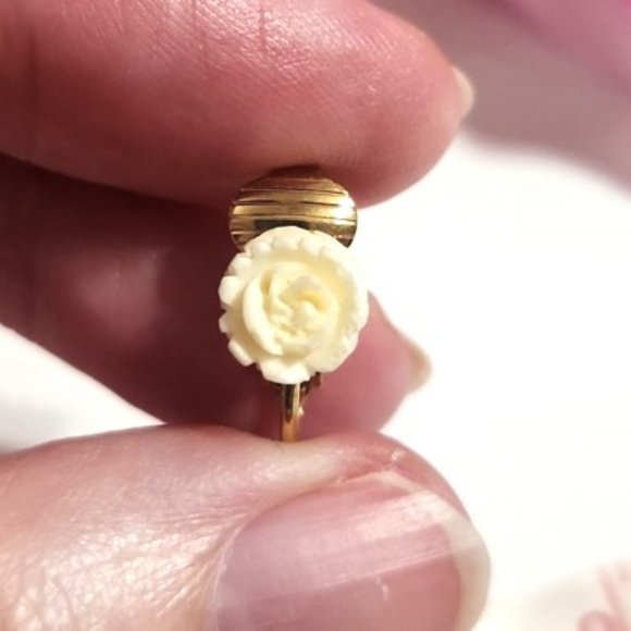 Delicate Vintage 3D Carved Rose Clip On Earrings - Picture 5 of 6